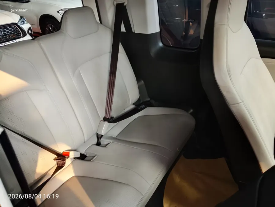 Foto Mobil Bekas Kabin Belakang Wuling Air ev Long Range tahun 2022