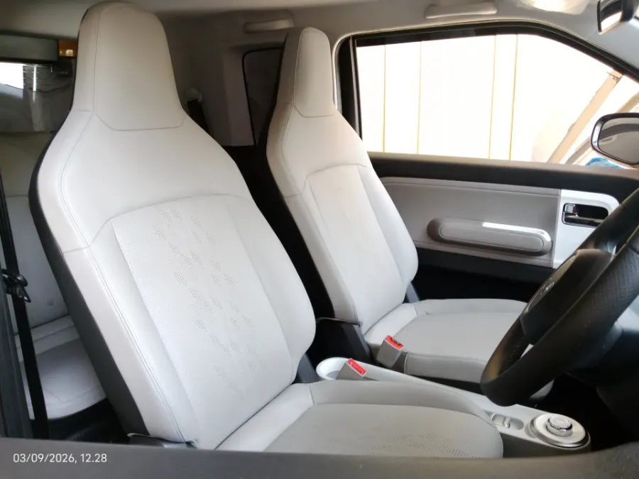 Foto Mobil Bekas Kabin Depan Wuling Air ev Long Range tahun 2022