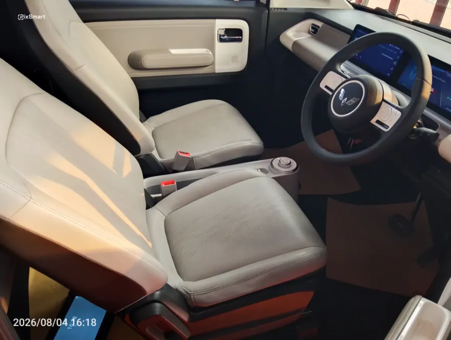 Foto Mobil Bekas Kabin Depan Wuling Air ev Long Range tahun 2022