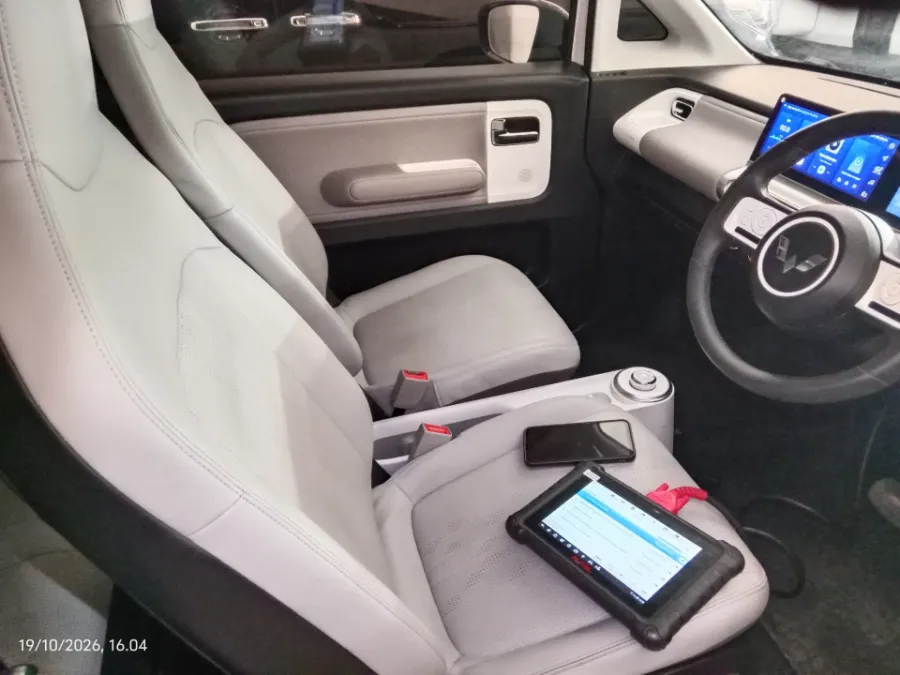 Foto Mobil Bekas Kabin Depan Wuling Air ev Long Range tahun 2022
