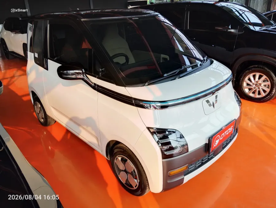 Foto Mobil Bekas Kanan Depan Wuling Air ev Long Range tahun 2022