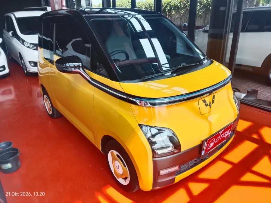 Foto Mobil Bekas Kanan Depan Wuling Air ev Long Range tahun 2022