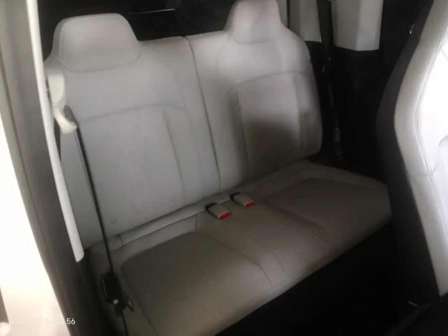 Foto Mobil Bekas Kabin Belakang Wuling Air ev Long Range tahun 2023