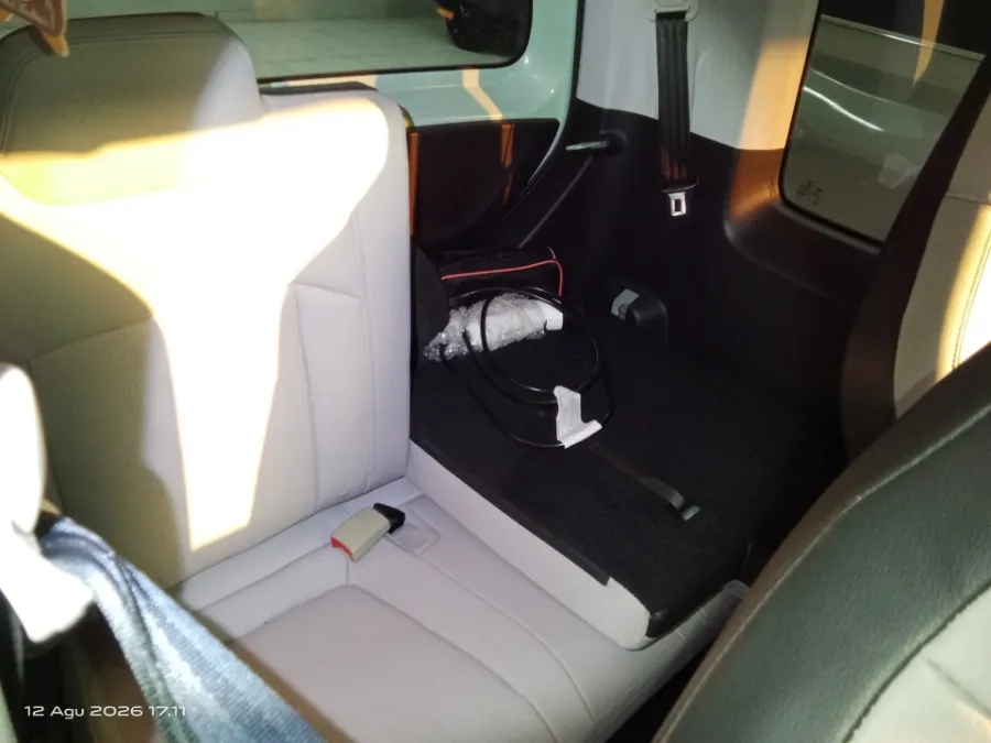 Foto Mobil Bekas Kabin Belakang Wuling Air ev Long Range tahun 2023