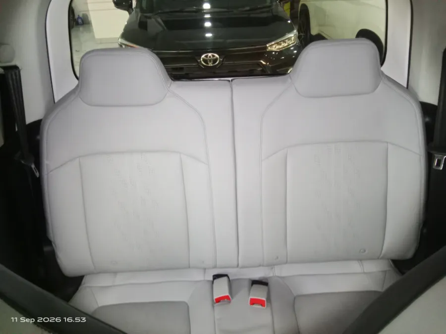 Foto Mobil Bekas Kabin Belakang Wuling Air ev Long Range tahun 2023