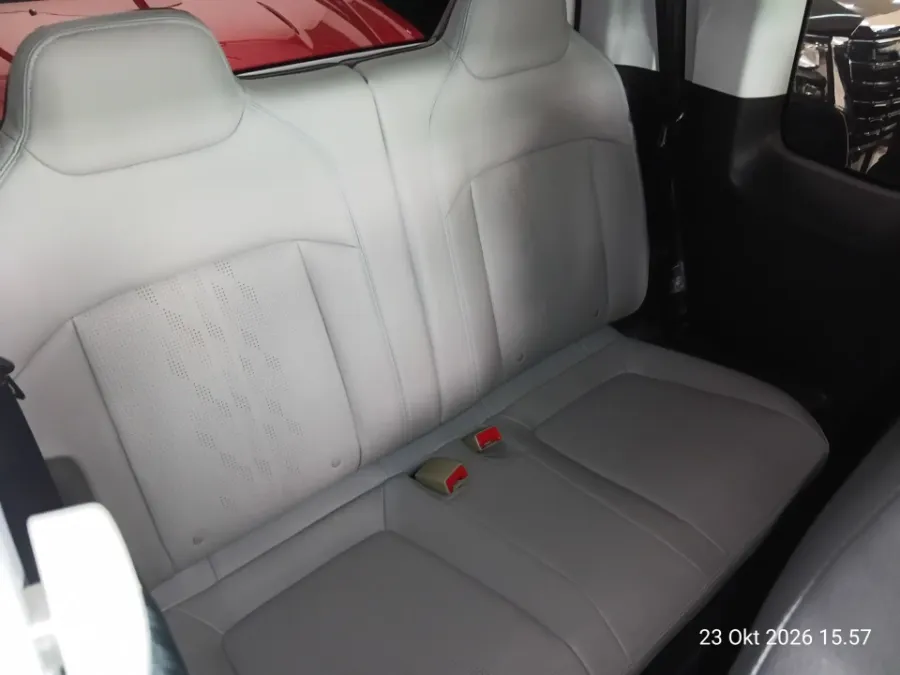 Foto Mobil Bekas Kabin Belakang Wuling Air ev Long Range tahun 2023