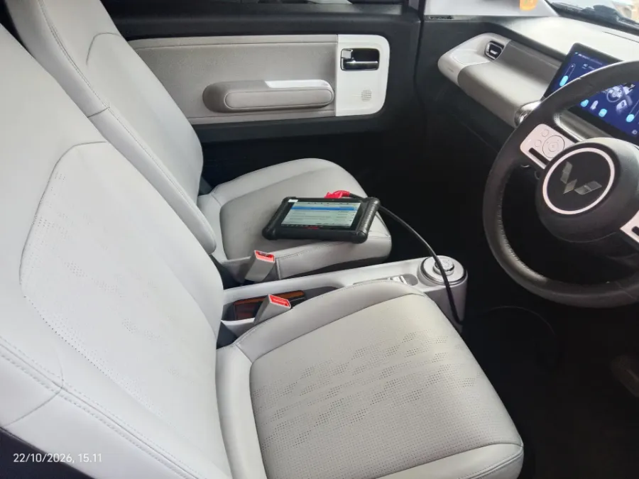 Foto Mobil Bekas Kabin Depan Wuling Air ev Long Range tahun 2023