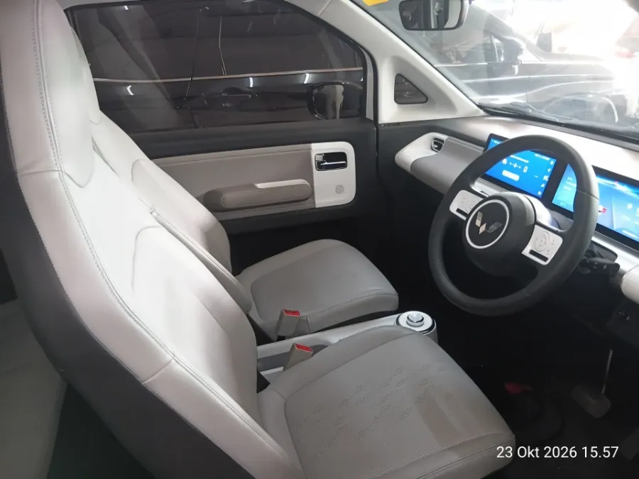 Foto Mobil Bekas Kabin Depan Wuling Air ev Long Range tahun 2023