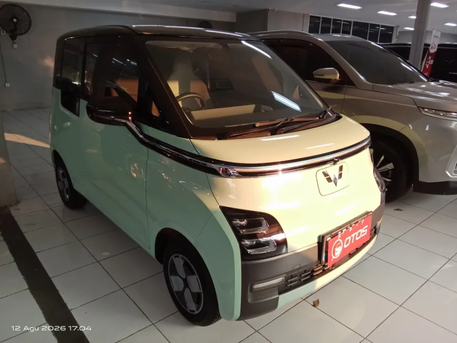 Foto Mobil Bekas Kanan Depan Wuling Air ev Long Range tahun 2023