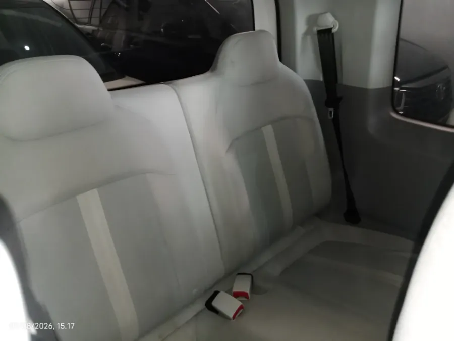 Foto Mobil Bekas Kabin Belakang Wuling Air ev Long Range tahun 2024