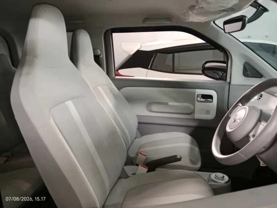 Foto Mobil Bekas Kabin Depan Wuling Air ev Long Range tahun 2024
