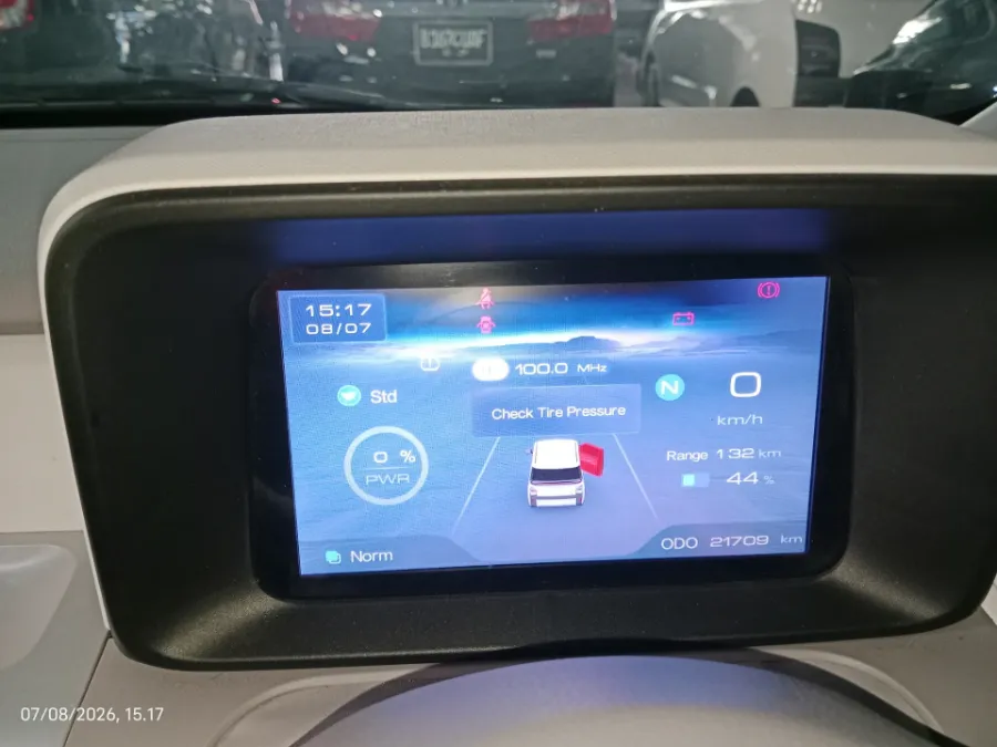 Foto Mobil Bekas Odometer Wuling Air ev Long Range tahun 2024