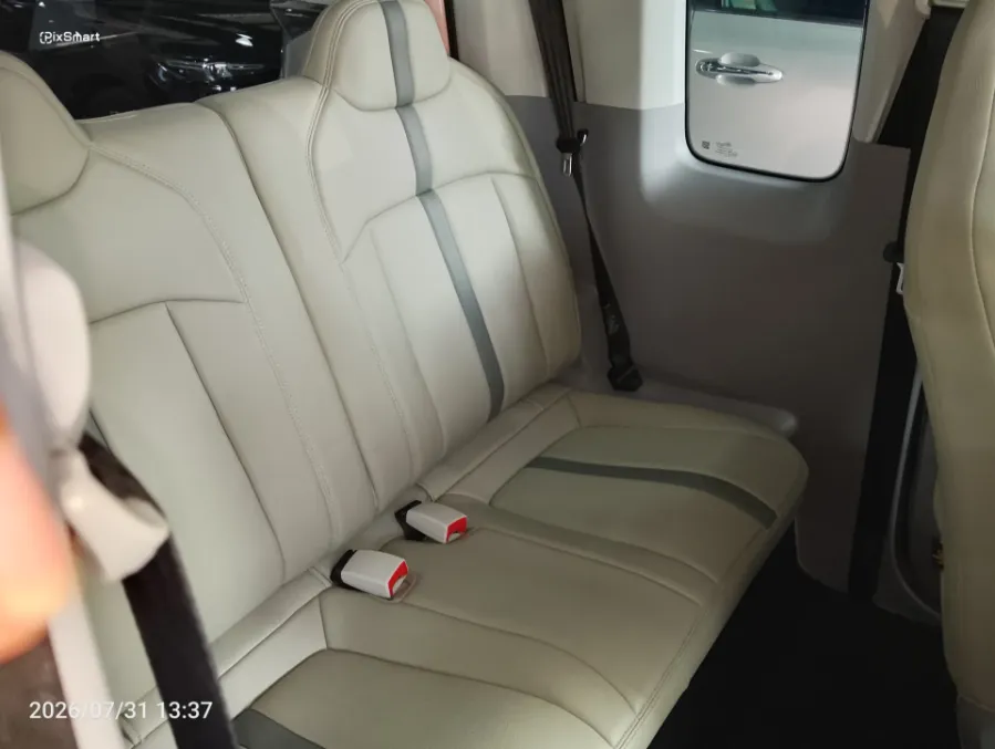 Foto Mobil Bekas Kabin Belakang Wuling Air ev Standard Range tahun 2022