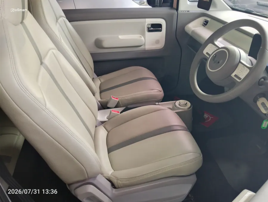 Foto Mobil Bekas Kabin Depan Wuling Air ev Standard Range tahun 2022