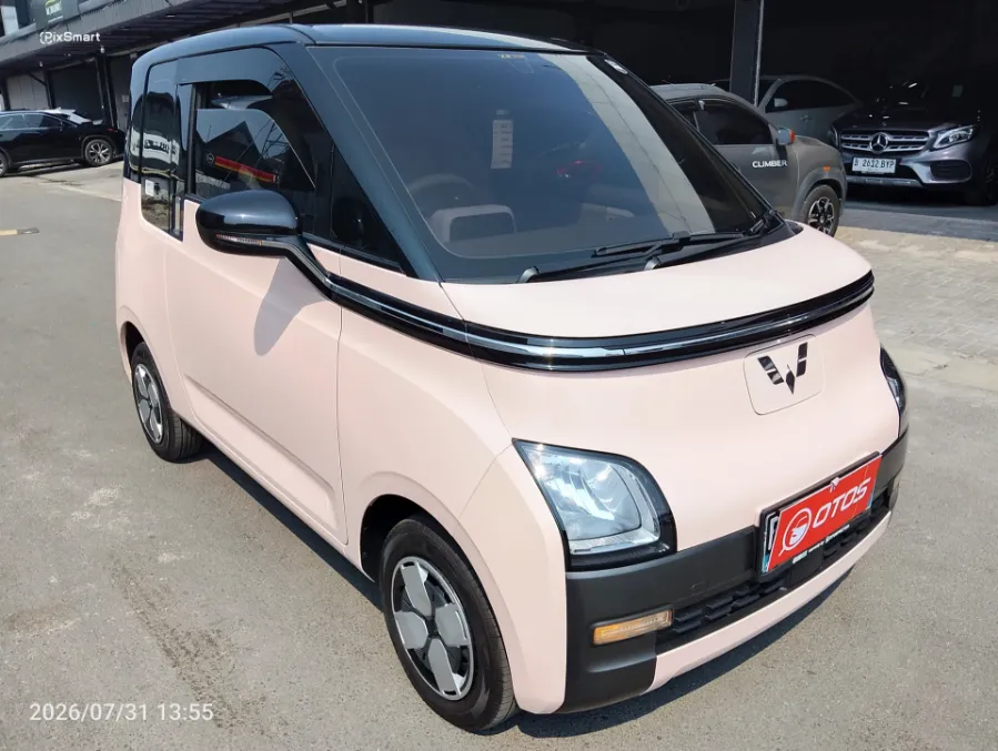 Foto Mobil Bekas Kanan Depan Wuling Air ev Standard Range tahun 2022