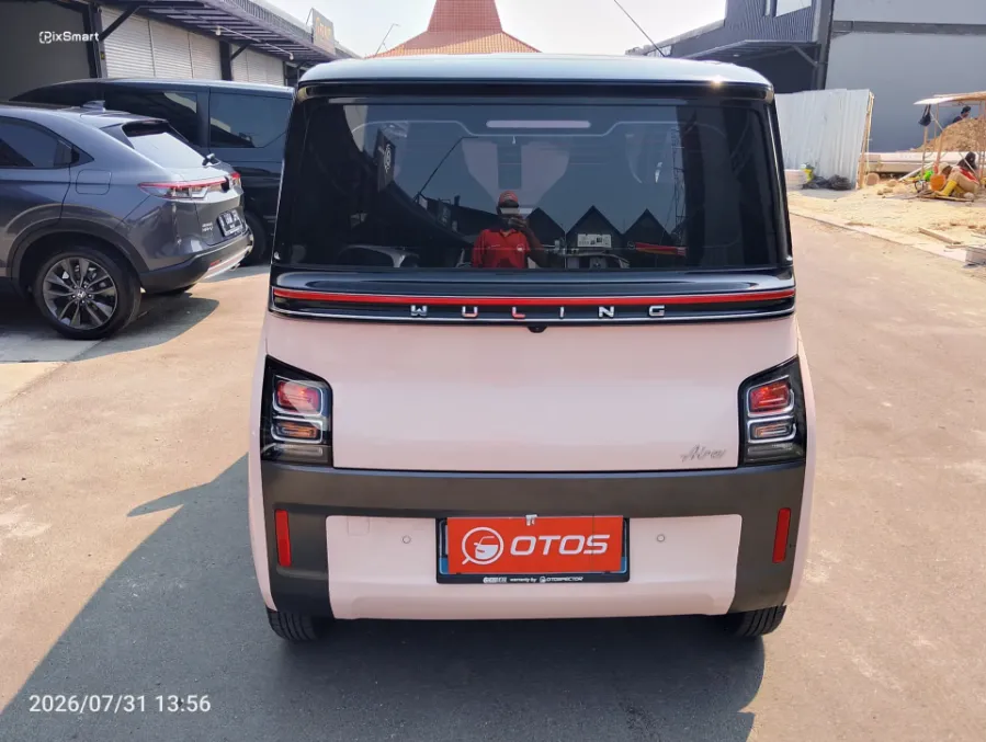 Foto Mobil Bekas Tampak Belakang Wuling Air ev Standard Range tahun 2022