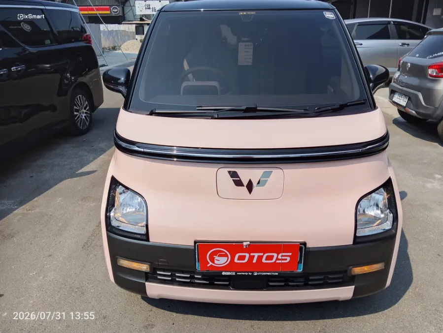 Foto Mobil Bekas Tampak Depan Wuling Air ev Standard Range tahun 2022