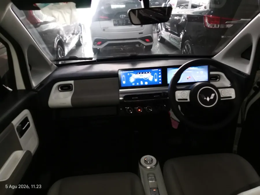 Foto Mobil Bekas Dashboard Wuling Air ev Standard Range tahun 2023