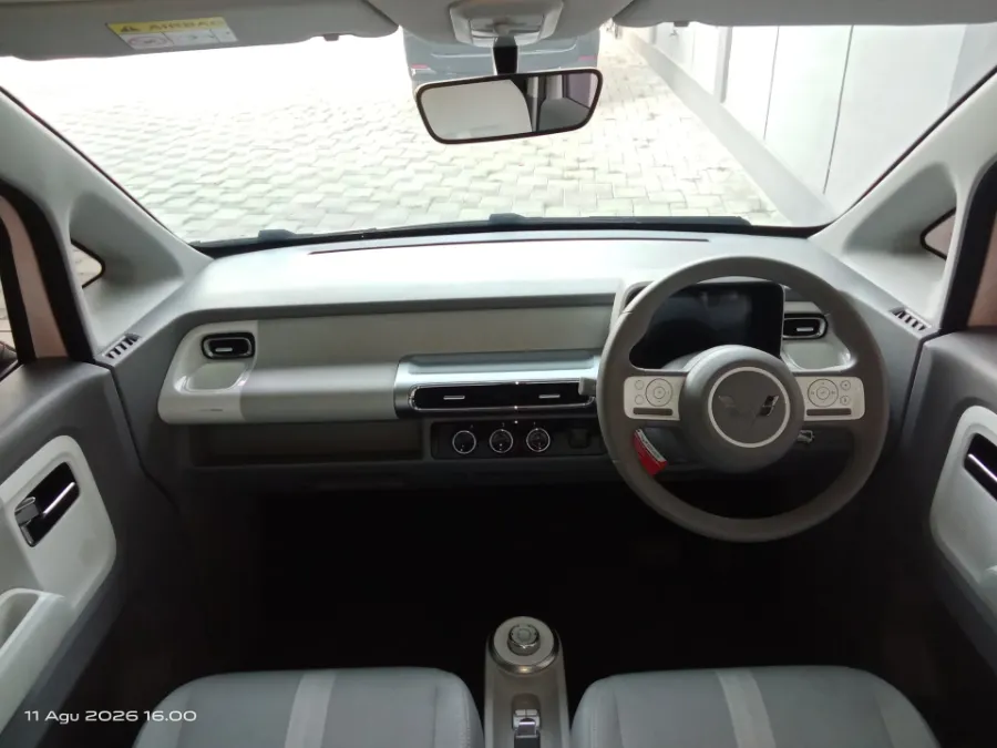 Foto Mobil Bekas Dashboard Wuling Air ev Standard Range tahun 2023