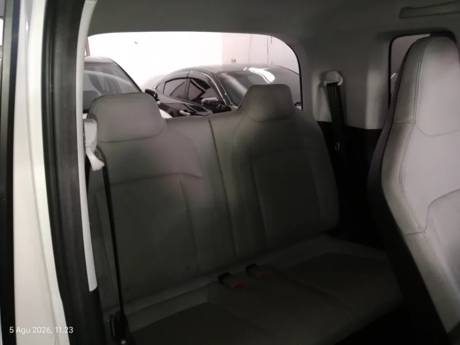 Foto Mobil Bekas Kabin Belakang Wuling Air ev Standard Range tahun 2023