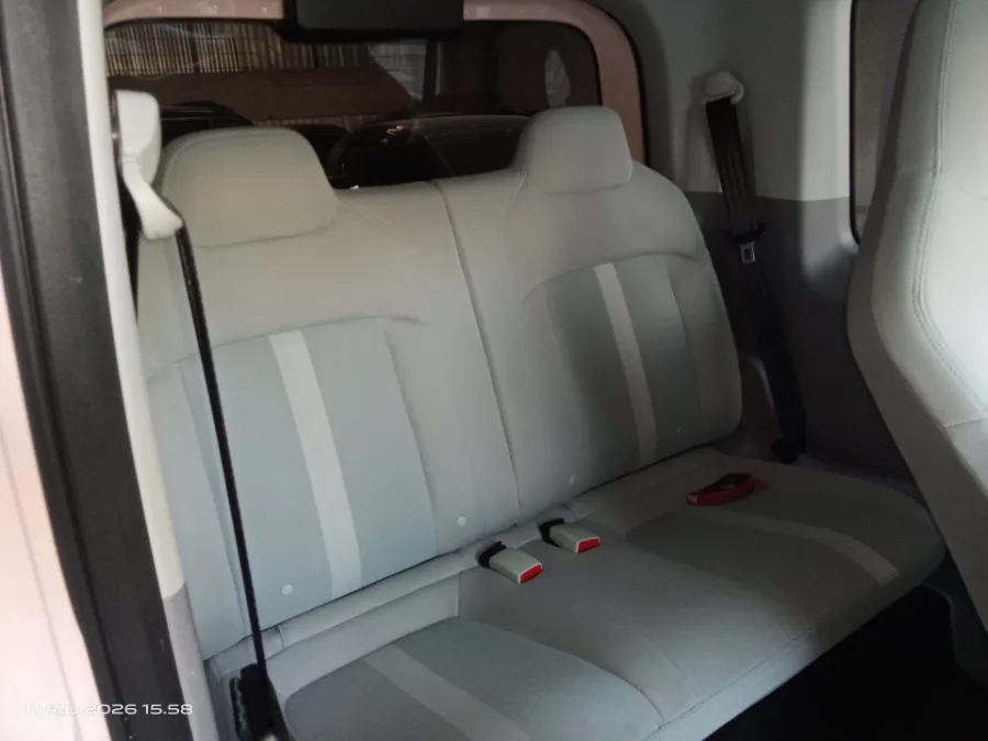 Foto Mobil Bekas Kabin Belakang Wuling Air ev Standard Range tahun 2023