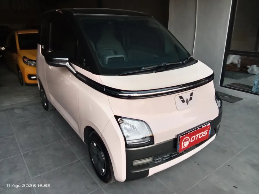 Foto Mobil Bekas Kanan Depan Wuling Air ev Standard Range tahun 2023