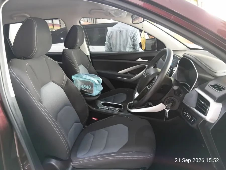 Foto Mobil Bekas Kabin Depan Wuling Almaz 1.5 tahun 2019