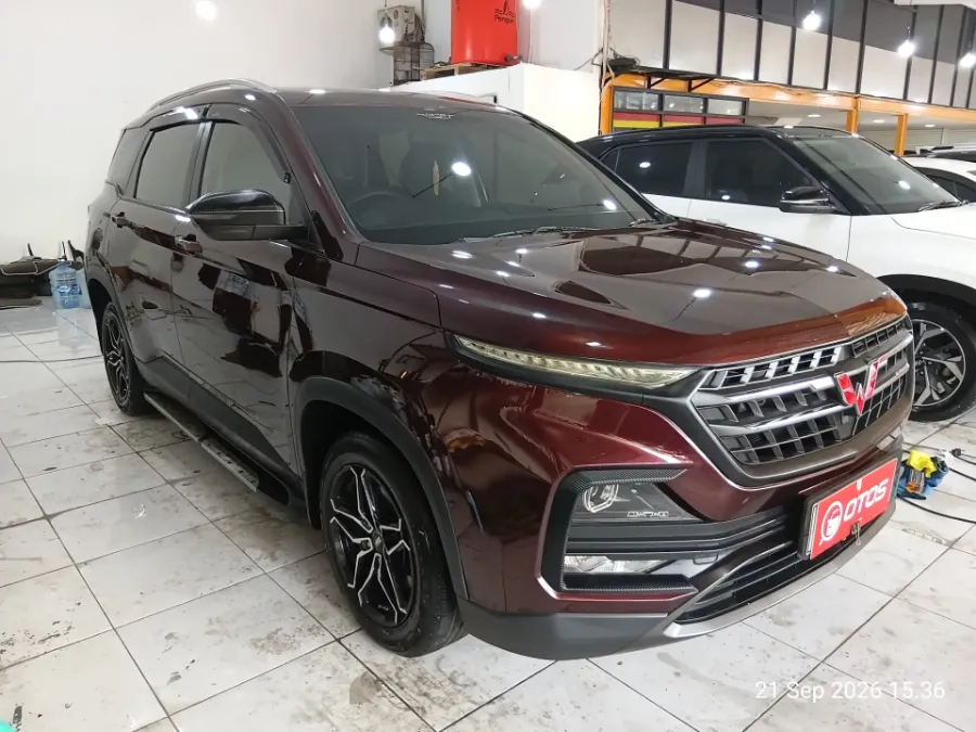 Foto Mobil Bekas Kanan Depan Wuling Almaz 1.5 tahun 2019