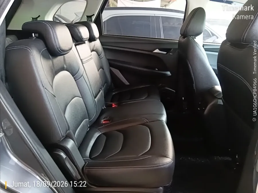Foto Mobil Bekas Kabin Belakang Wuling Almaz 1.5 tahun 2024