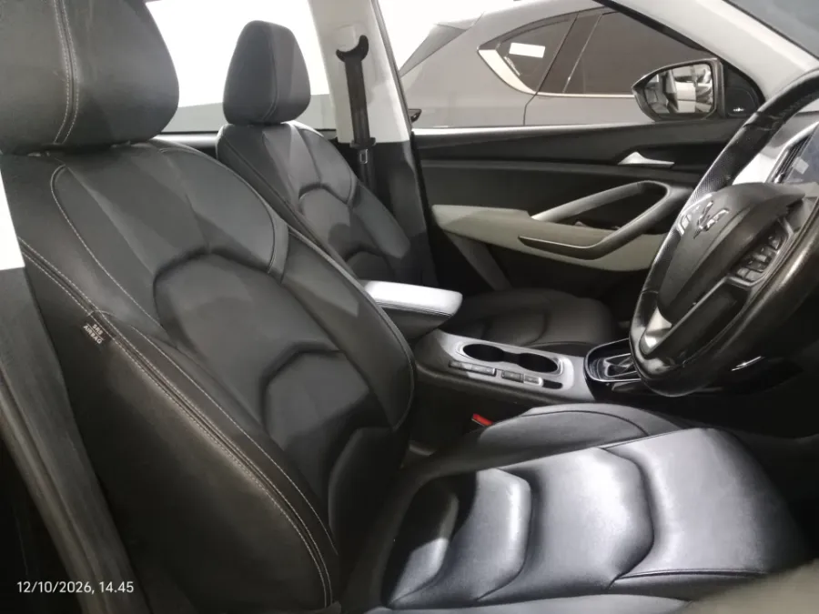 Foto Mobil Bekas Kabin Depan Wuling Almaz 1.5 Exclusive 5-Seater tahun 2019