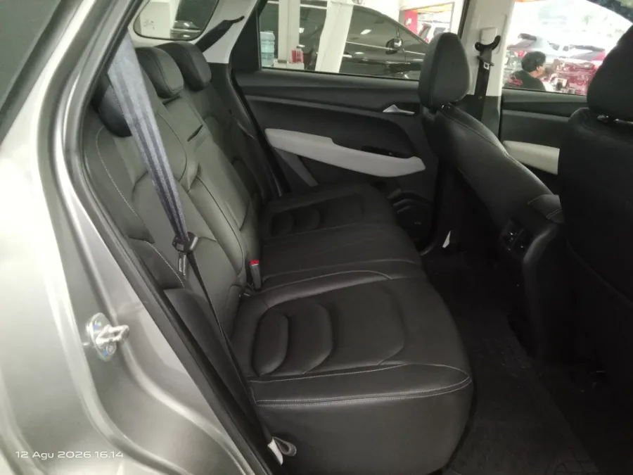Foto Mobil Bekas Kabin Belakang Wuling Almaz 1.5 L T Lux tahun 2019