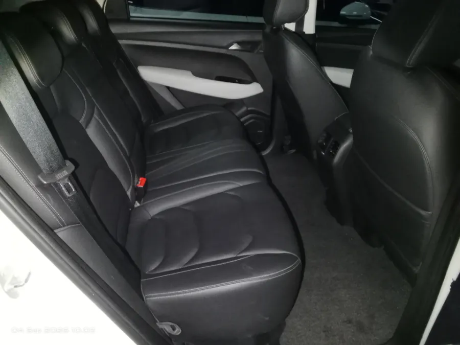 Foto Mobil Bekas Kabin Belakang Wuling Almaz 1.5 L T Lux tahun 2019