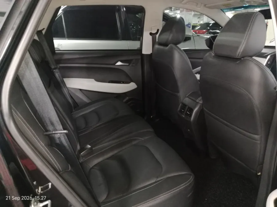 Foto Mobil Bekas Kabin Belakang Wuling Almaz 1.5 L T Lux tahun 2019