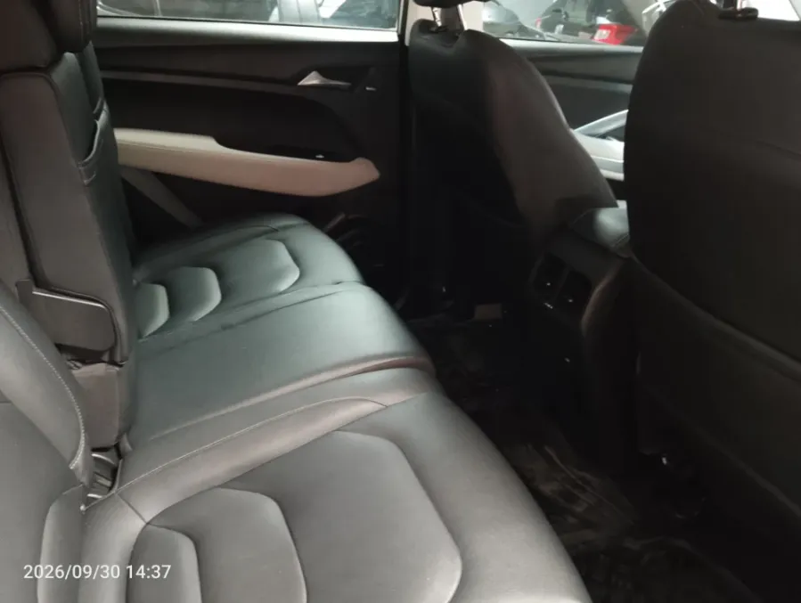 Foto Mobil Bekas Kabin Belakang Wuling Almaz 1.5 L T Lux tahun 2019