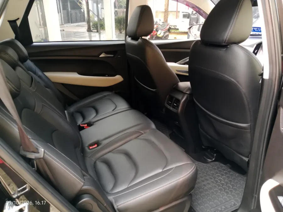 Foto Mobil Bekas Kabin Belakang Wuling Almaz 1.5 L T Lux tahun 2019
