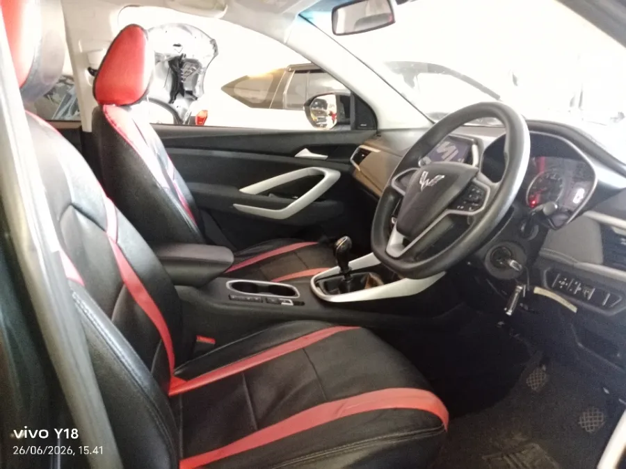 Foto Mobil Bekas Kabin Depan Wuling Almaz 1.5 L T Lux tahun 2019
