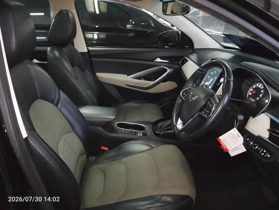 Foto Mobil Bekas Kabin Depan Wuling Almaz 1.5 L T Lux tahun 2019