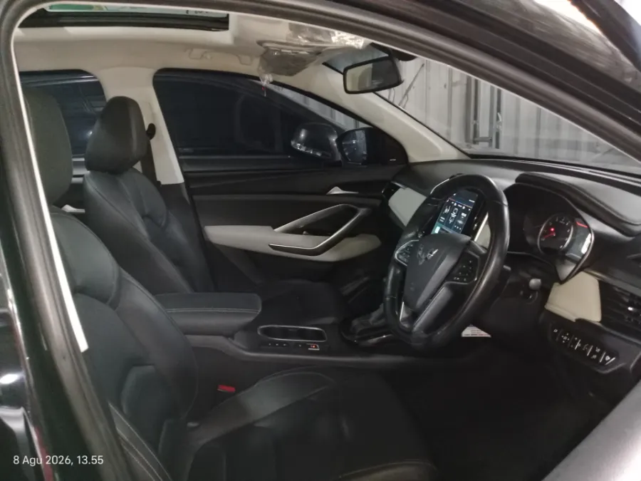 Foto Mobil Bekas Kabin Depan Wuling Almaz 1.5 L T Lux tahun 2019