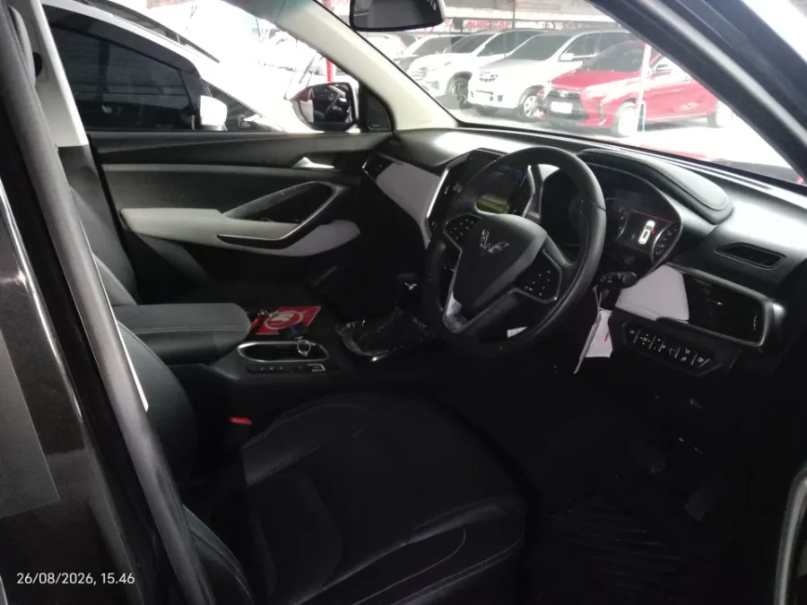 Foto Mobil Bekas Kabin Depan Wuling Almaz 1.5 L T Lux tahun 2019