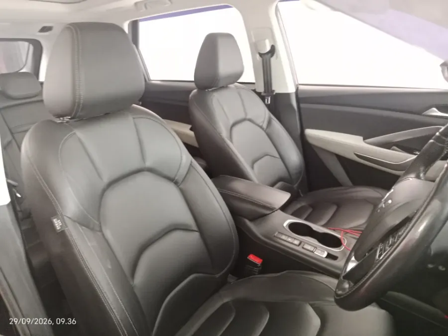 Foto Mobil Bekas Kabin Depan Wuling Almaz 1.5 L T Lux tahun 2019
