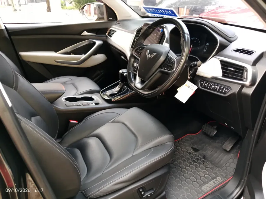 Foto Mobil Bekas Kabin Depan Wuling Almaz 1.5 L T Lux tahun 2019