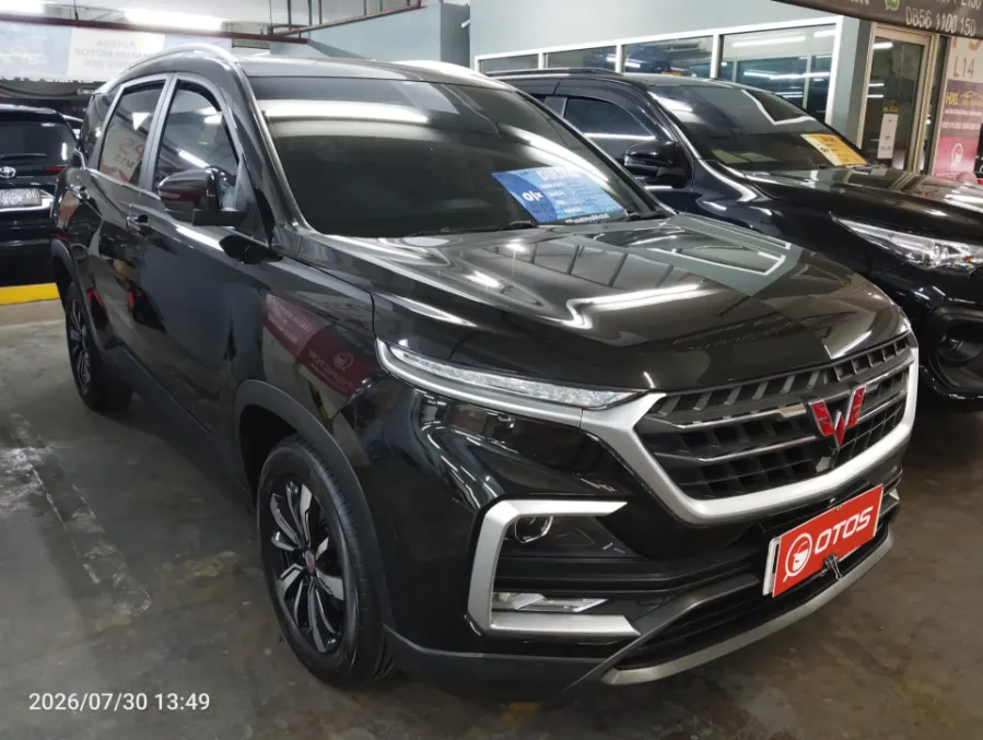 Foto Mobil Bekas Kanan Depan Wuling Almaz 1.5 L T Lux tahun 2019
