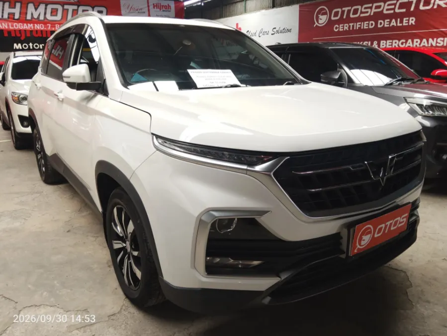 Foto Mobil Bekas Kanan Depan Wuling Almaz 1.5 L T Lux tahun 2019
