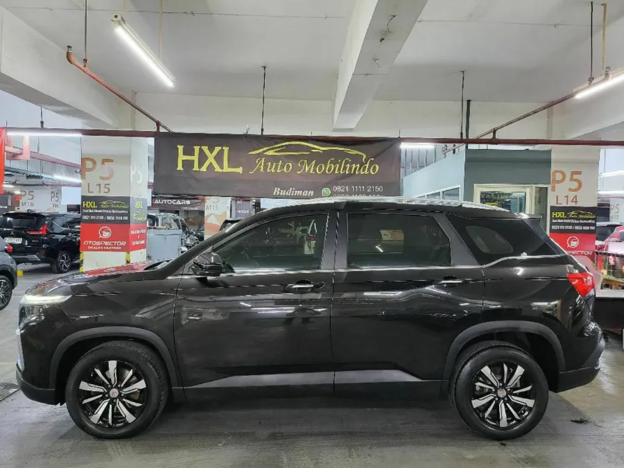 Foto Mobil Bekas Tampak Samping Wuling Almaz 1.5 L T Lux tahun 2019