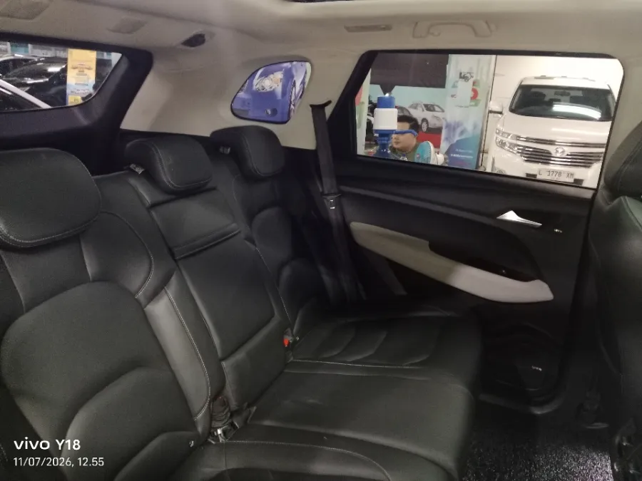 Foto Mobil Bekas Kabin Belakang Wuling Almaz 1.5 L T Lux tahun 2020