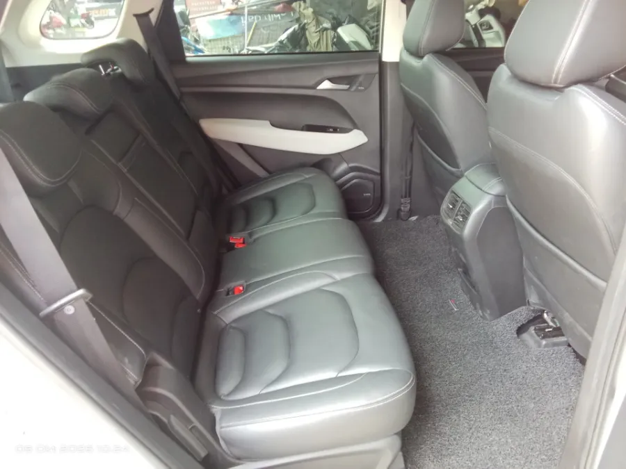 Foto Mobil Bekas Kabin Belakang Wuling Almaz 1.5 L T Lux tahun 2020