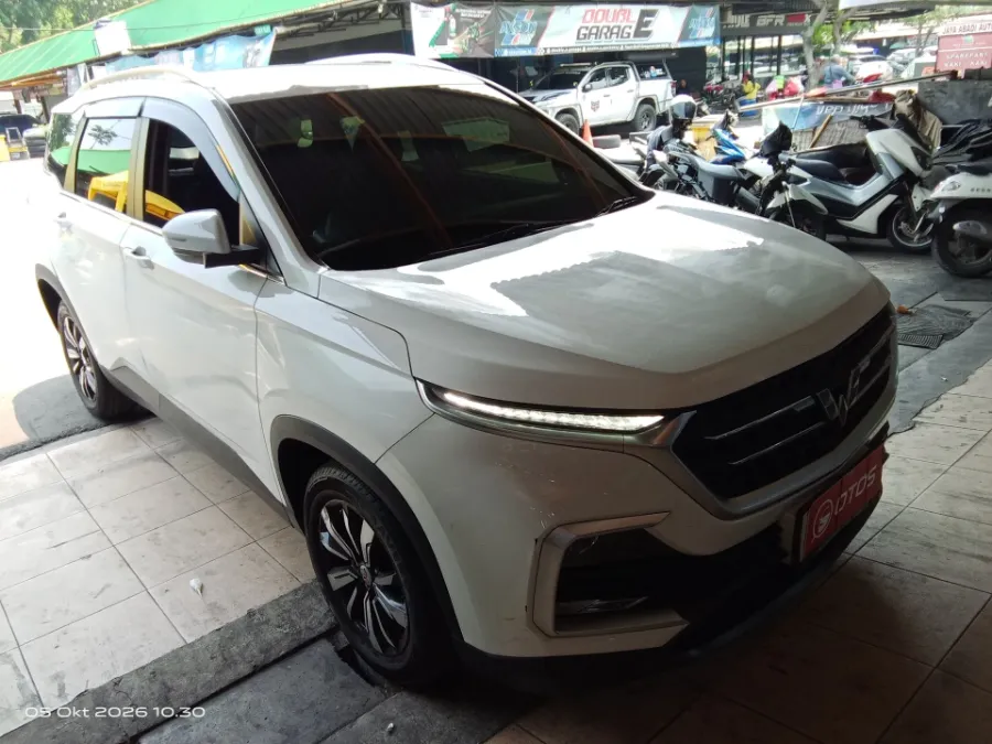 Foto Mobil Bekas Kanan Depan Wuling Almaz 1.5 L T Lux tahun 2020