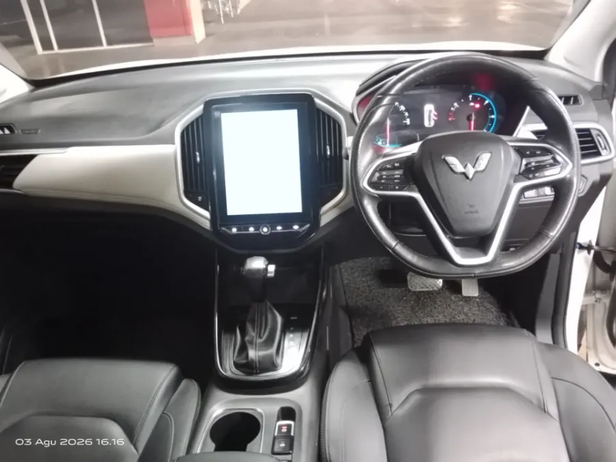 Foto Mobil Bekas Dashboard Wuling Almaz 1.5 L T Lux tahun 2021