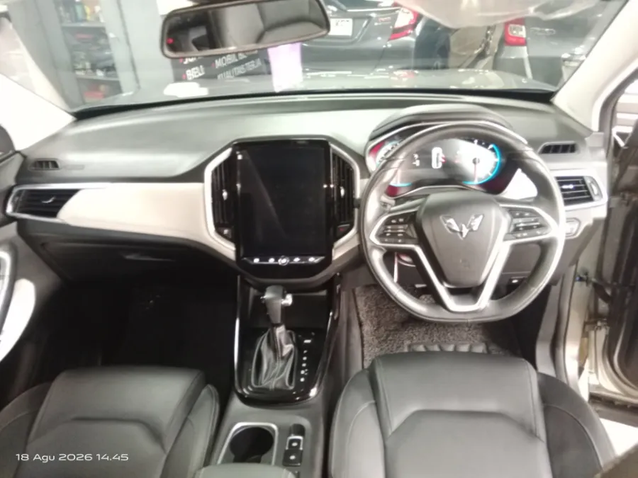 Foto Mobil Bekas Dashboard Wuling Almaz 1.5 L T Lux tahun 2021