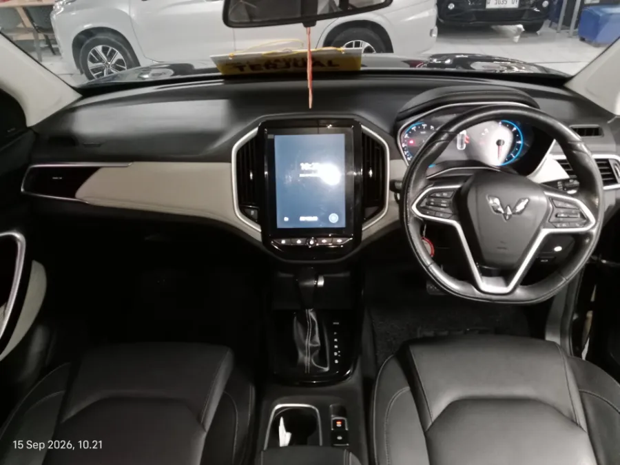 Foto Mobil Bekas Dashboard Wuling Almaz 1.5 L T Lux tahun 2021